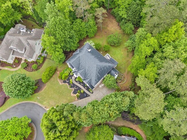 Building Photo - 882 Hallbrook Ln