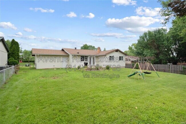 Building Photo - 3726 Briargrove Dr