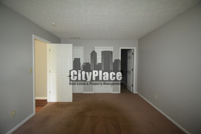Building Photo - 525 E Pine Ridge Dr