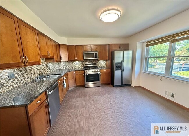 Building Photo - 2905 N Oaks Blvd