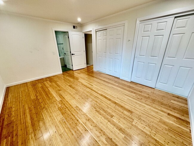 Building Photo - Stylish 3Bed/2.5Ba Daly City Home with Mod...