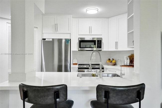 Building Photo - 8137 NW 17th Manor