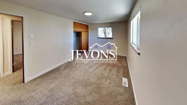 Building Photo - Water and sewer included! Comfortable 3-be...