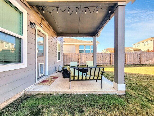 Building Photo - Beautiful 5 BR / 3 BA Home for Rent in Pfl...