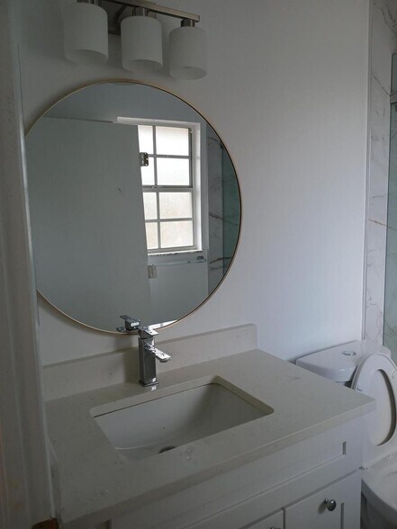 Building Photo - 441 Cypress Way W