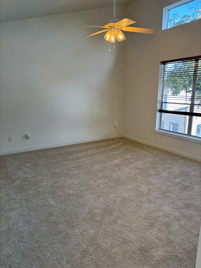 Building Photo - 2909 Albany St