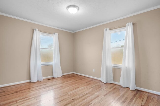 Building Photo - 313 Arrowood St SE