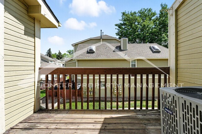 Building Photo - Spacious Condo with Washer/Dryer and Centr...