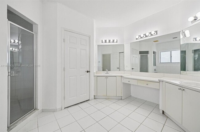 Building Photo - 2456 SE 19th Ct