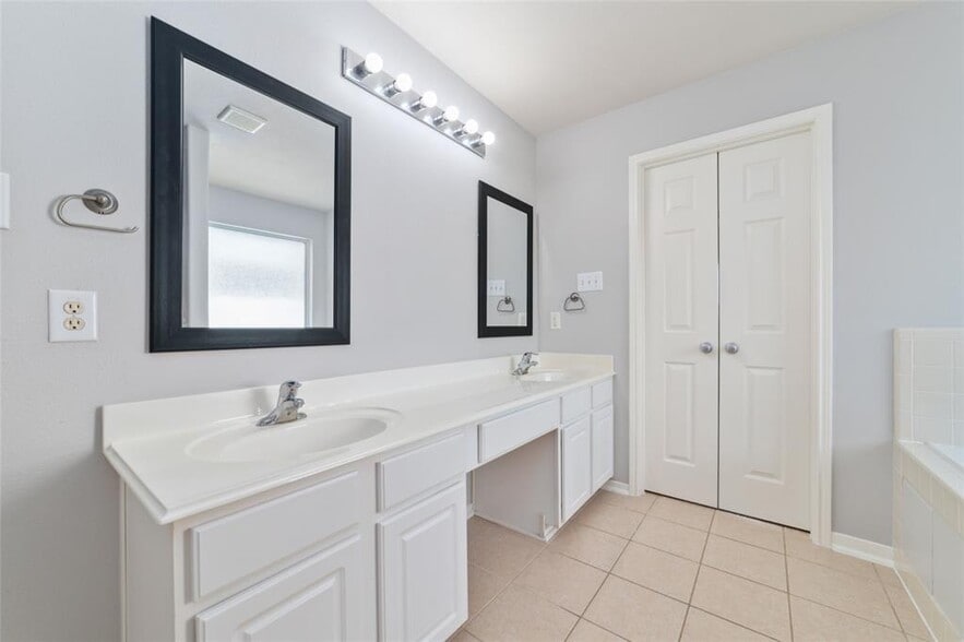 Building Photo - 13312 Barton Meadow Ln