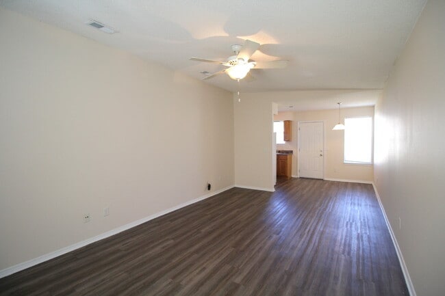 Building Photo - 3 Bedroom Home Near Blue Angel Pkwy – Spac...