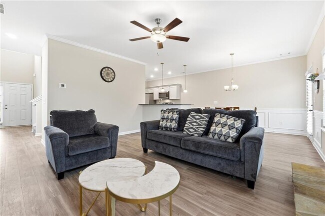 Building Photo - 334 Melody Ln