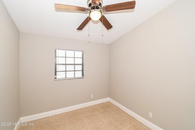 Building Photo - 7613 Crest Dr N
