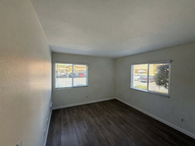 Building Photo - 214 Woodland Pkwy