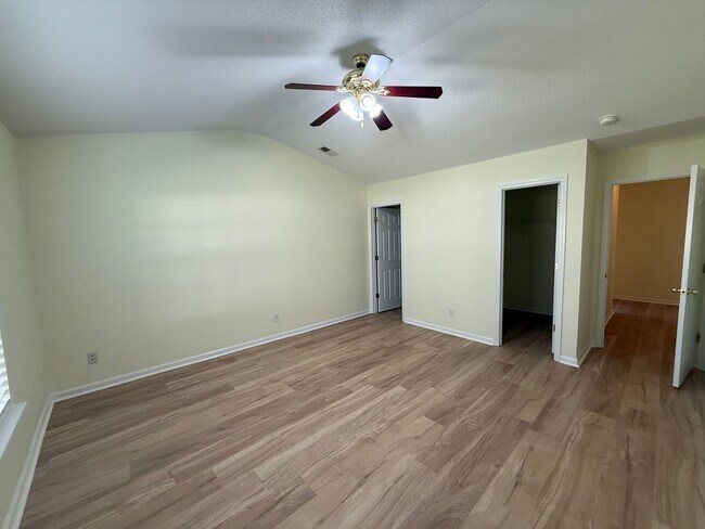 Building Photo - Myrtle Beach - 3 Bedroom / 2 Bathroom Home