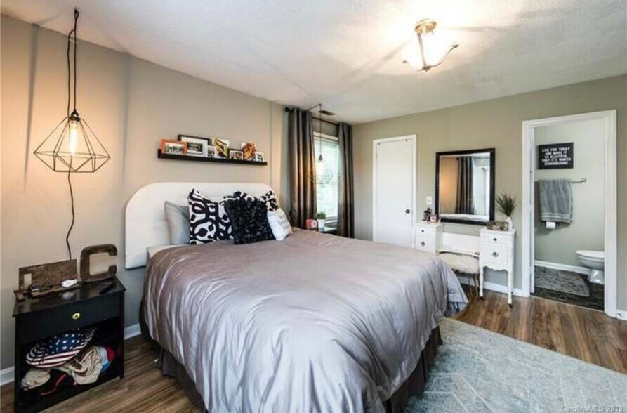 Building Photo - 6145 Meadow Rose Ln Apt K