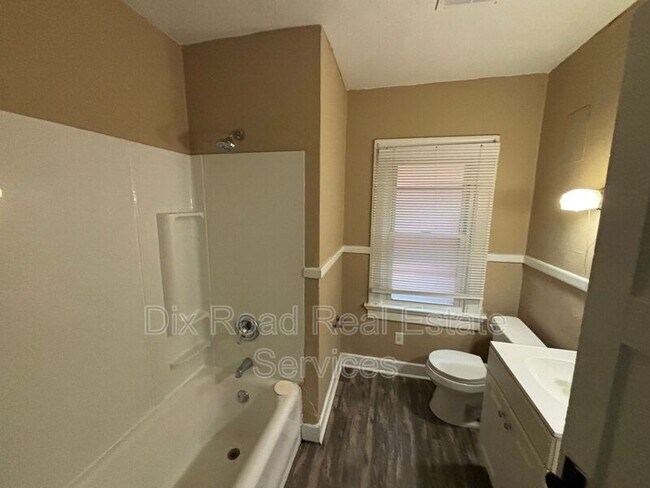 Building Photo - 916 Linden Ave