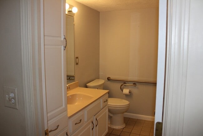 Building Photo - 28 Myrtle St