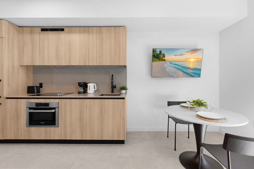 Building Photo - 501 NE 1st Ave