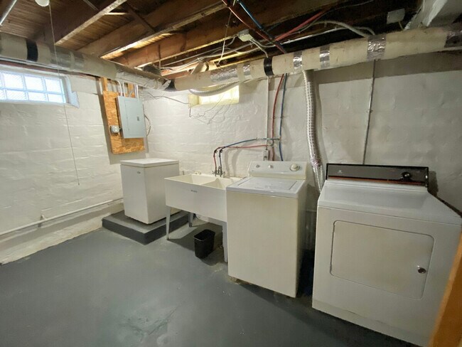 Building Photo - 988 Nela View Rd