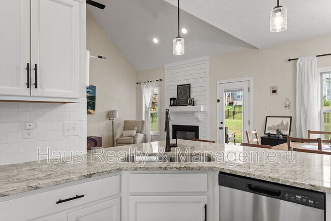 Building Photo - 433 Crestwicke Ct