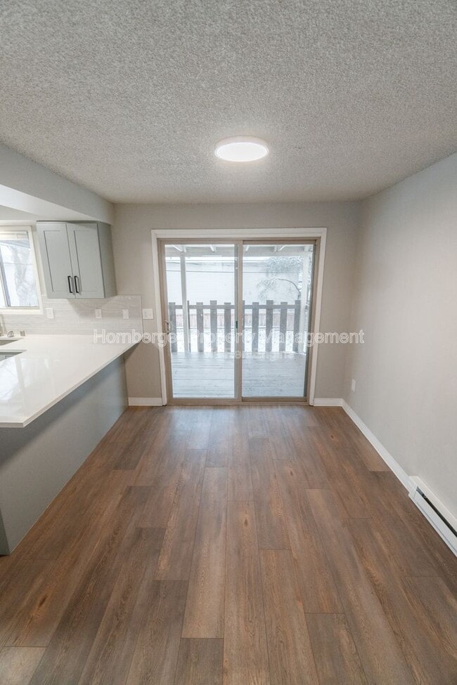 Building Photo - 10119 E Empire Ave