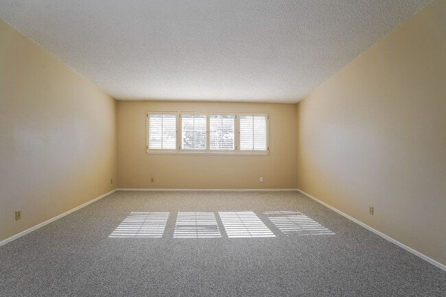 Building Photo - 10612 Rose Cir