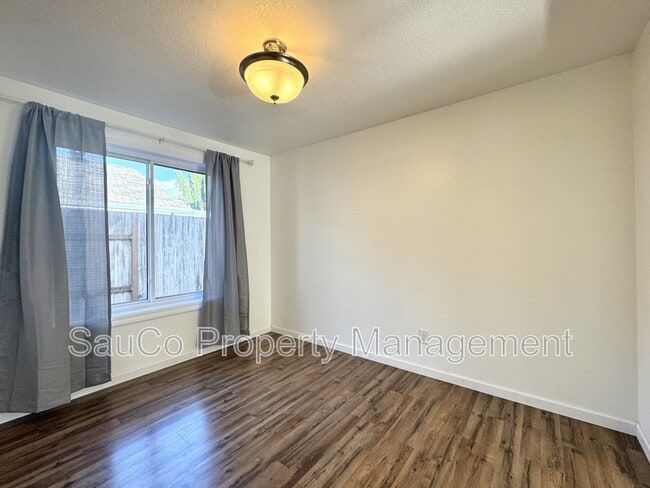 Building Photo - 992 S Palmetto St