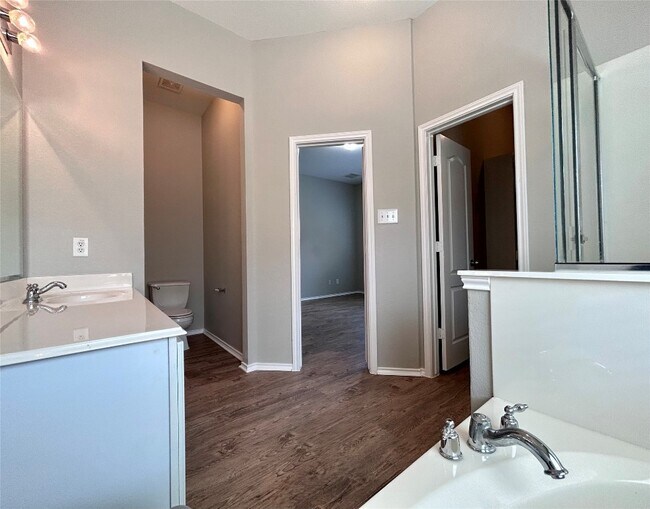 Building Photo - 2037 Rachel Ln