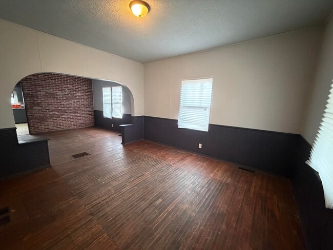 Building Photo - 129 Griffin-S