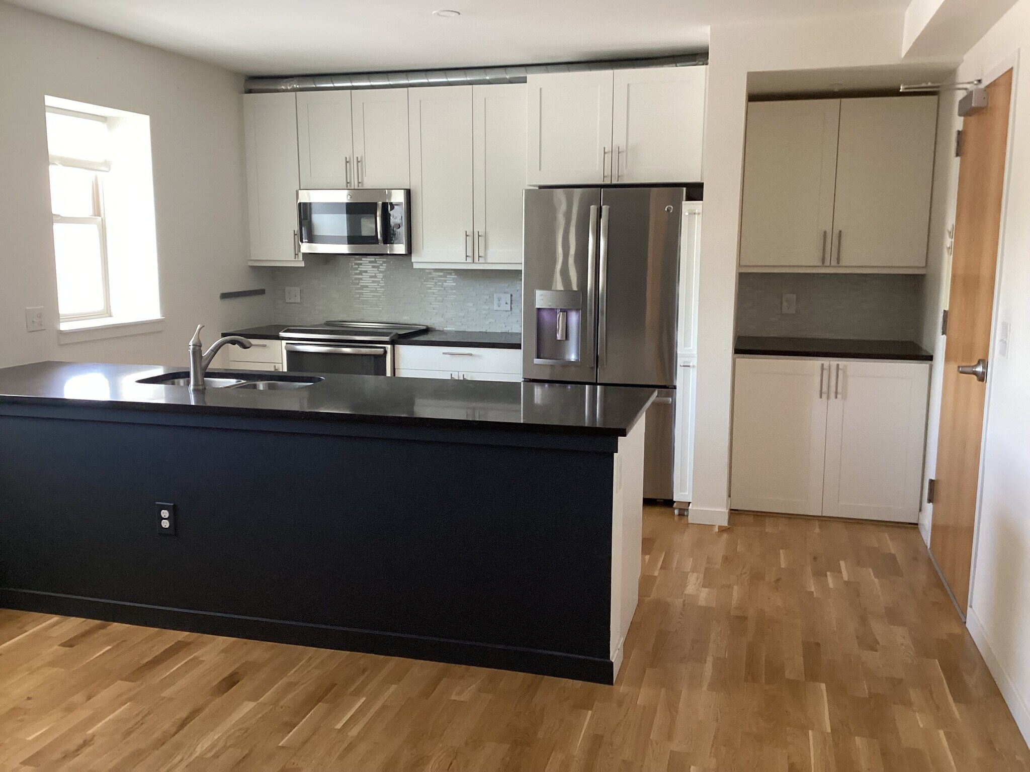 Building Photo - 2835 W Parkside Pl