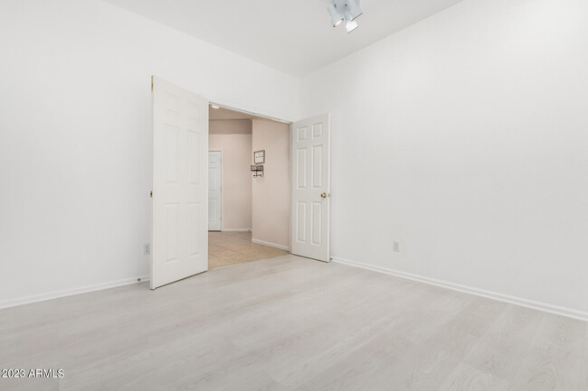 Building Photo - 1638 E Glenhaven Dr