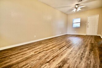 Building Photo - Stunning 3/2 Duplex in West Fort Worth — Granite Kitchen, Garage & Fenced Yard!