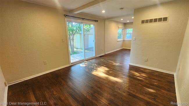Building Photo - 30066 Brentwood St