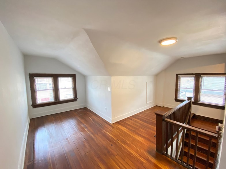 Building Photo - 297 E 19th Ave