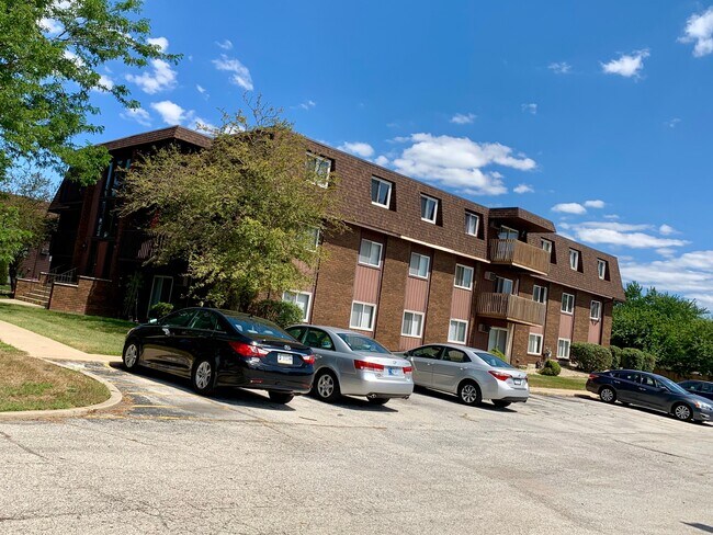 Building Photo - 10047 Kennedy Ave