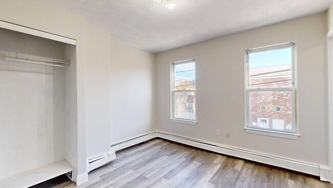 Building Photo - 137 Chelsea St