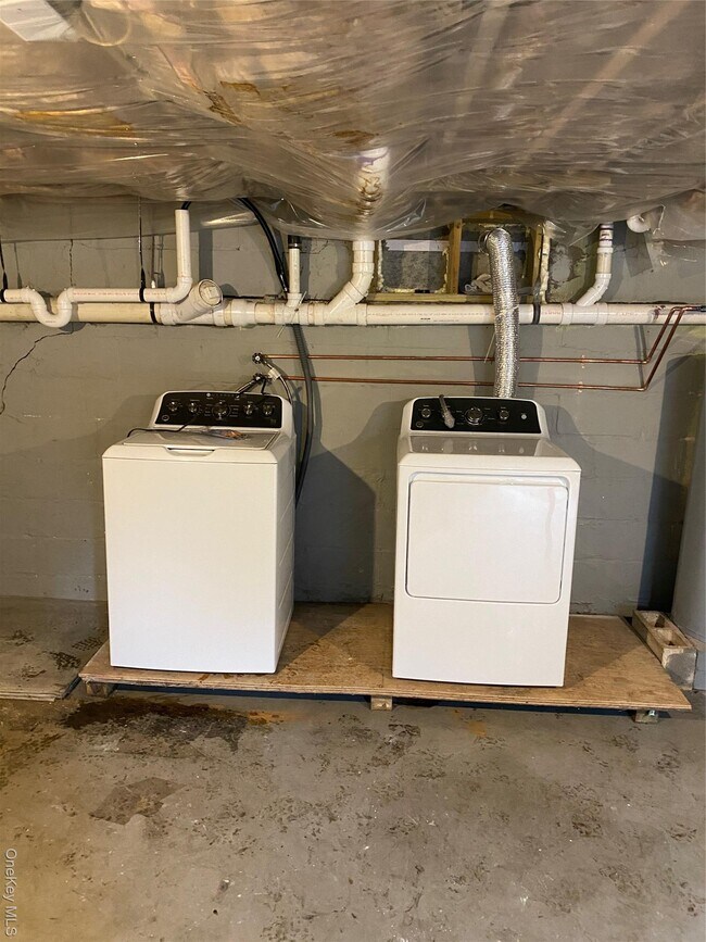 Building Photo - 62 E 2nd St