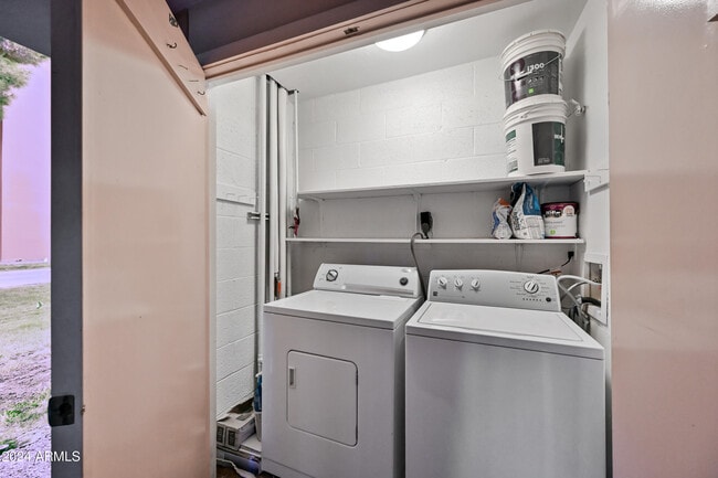 Building Photo - 12212 N Paradise Vlg Pkwy S