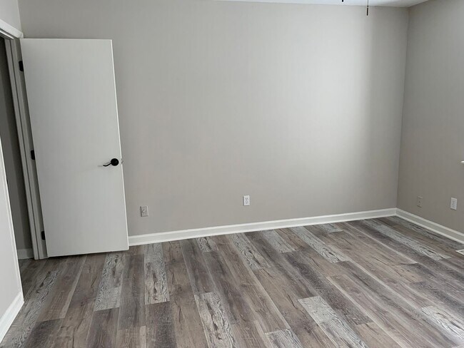 Building Photo - 5302