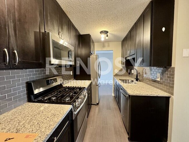 Building Photo - 1308 Landmark Trail S
