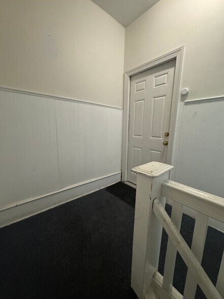 Building Photo - 1118 Lindley Ave