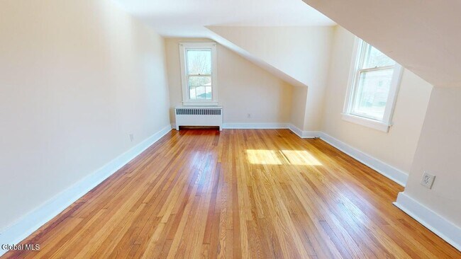 Building Photo - 63 Wellington Ave