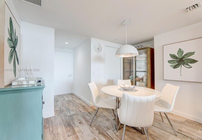 Building Photo - 650 NE 32nd St