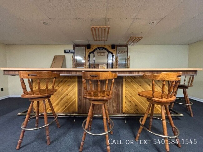 Building Photo - 136 Grimes St