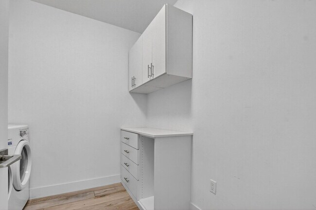 Building Photo - 155 E Boca Raton Rd