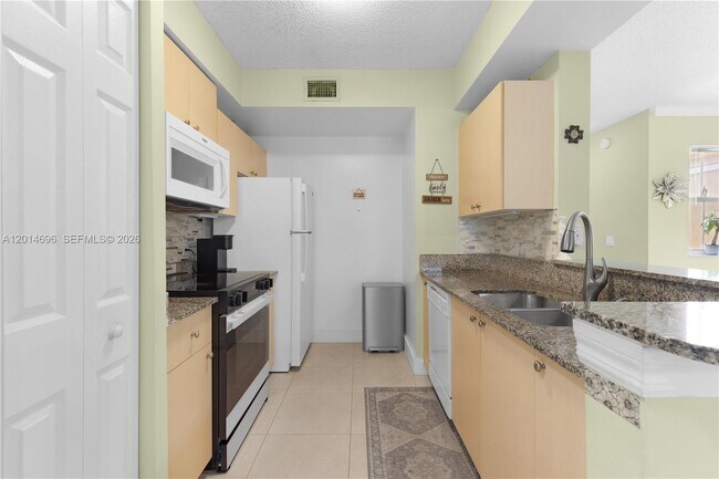 Building Photo - 2486 Centergate Dr