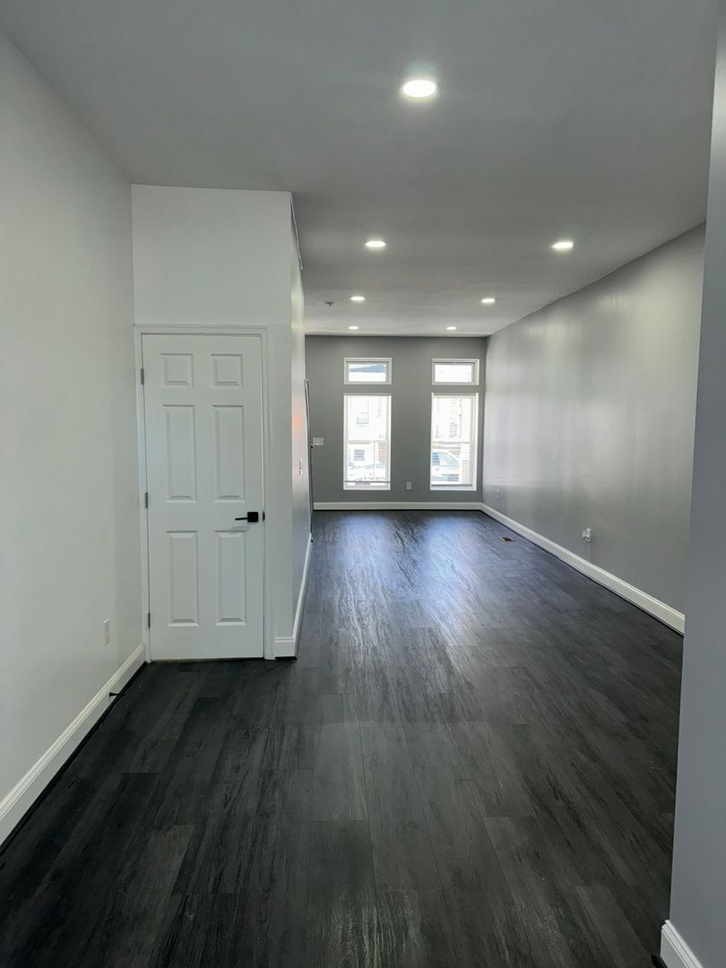 Building Photo - 1602 Moreland Ave