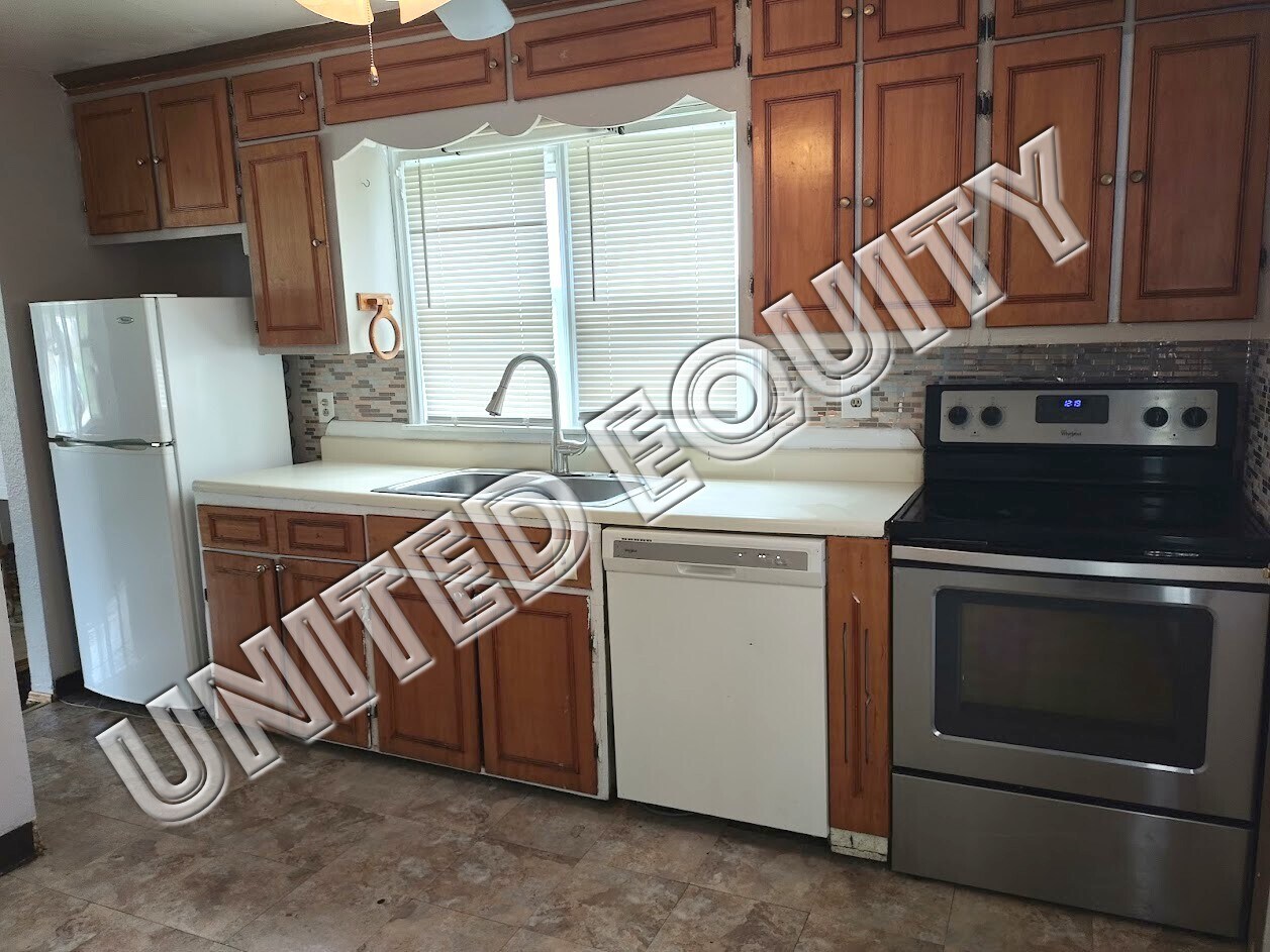 Building Photo - 3401 Earlham Dr