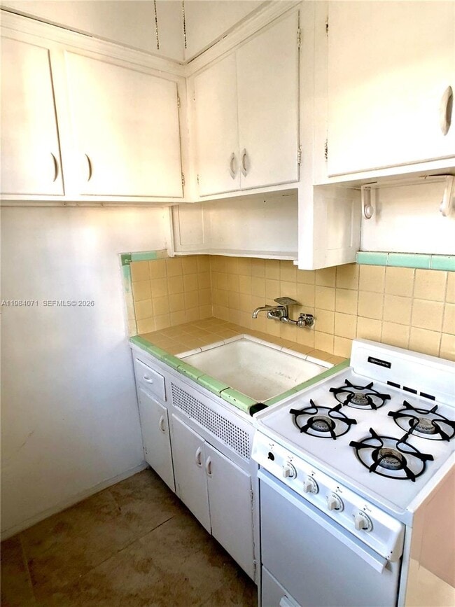 Building Photo - 901 Collins Ave